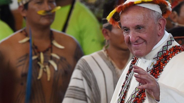 Le Pape François à la rencontre des peuples indigènes d'Amazonie, lors de sa visite à Puerto Maldonado, au Pérou.Le Pape François à la rencontre des peuples indigènes d'Amazonie, lors de sa visite à Puerto Maldonado, au Pérou. (AFP or licensors)